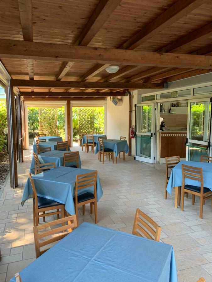 Hotel Mare Azzurro แตร์ราชินา ภายนอก รูปภาพ